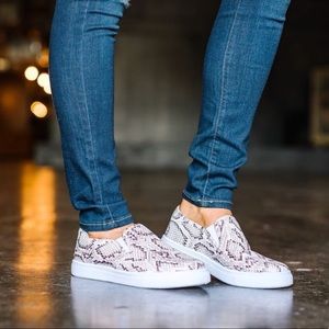 NIB. Snakeskin sneakers!